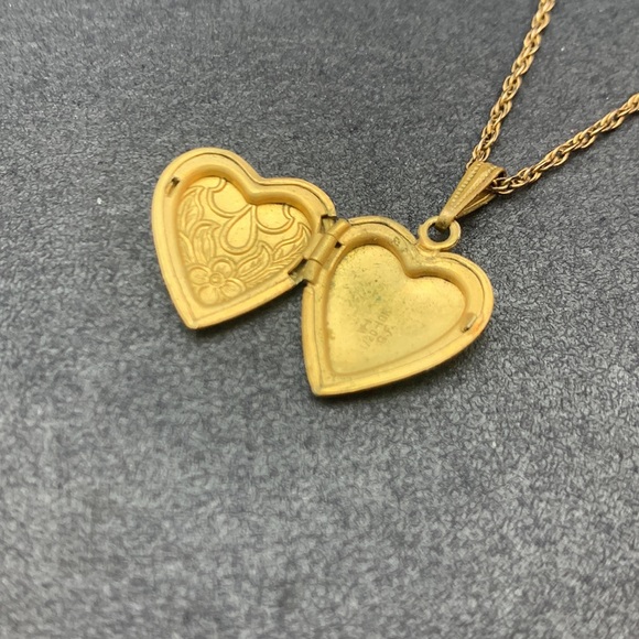 Gold Filled Heart Locket - Picture 3 of 7